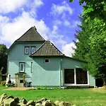 펜션 Mit Wellnessbereich In *