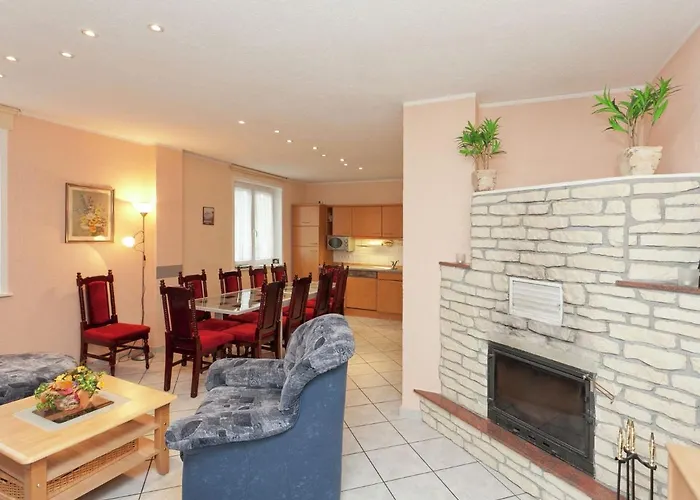 別荘 Mit Wellnessbereich In